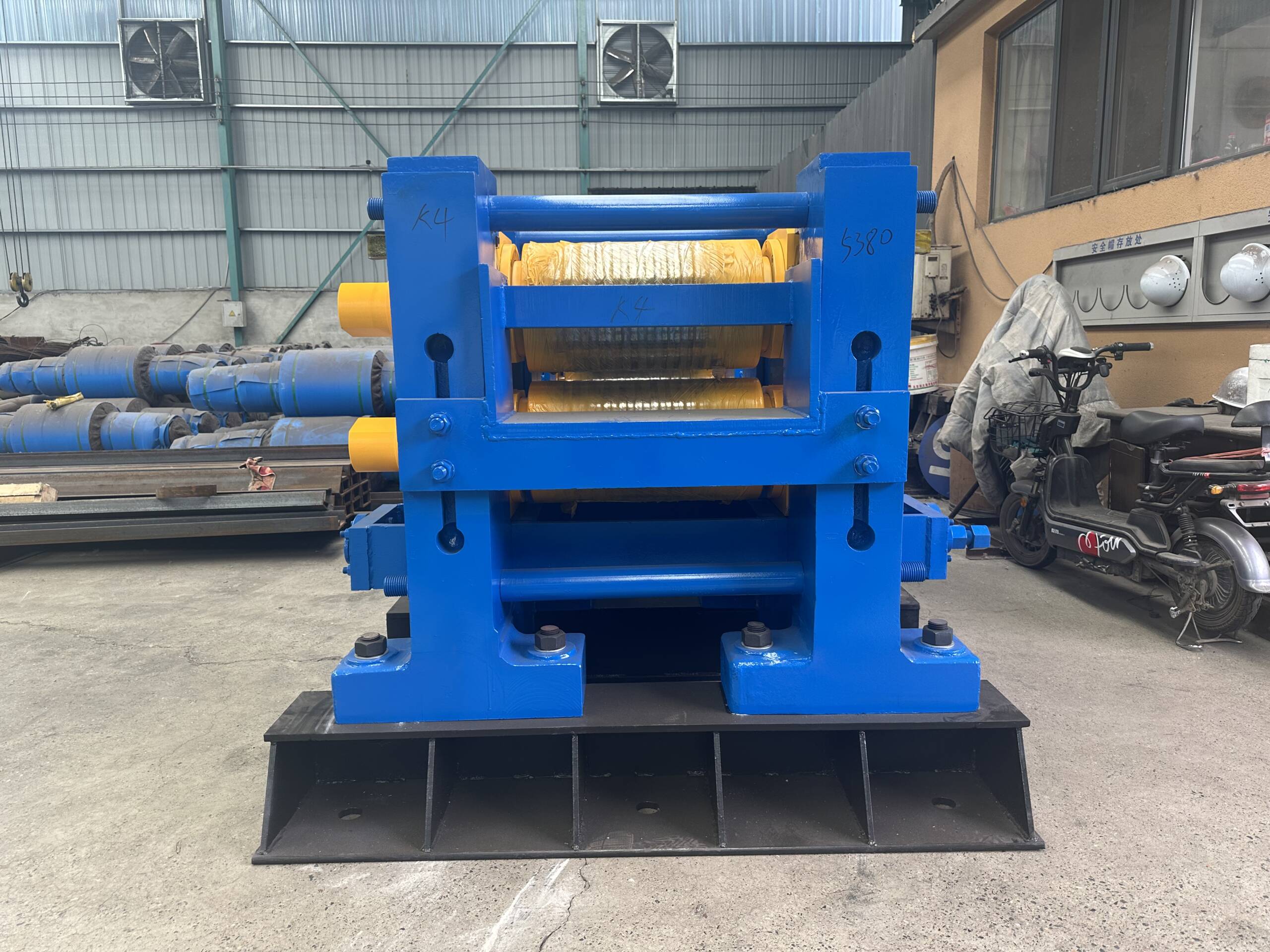 Two roll rolling mill