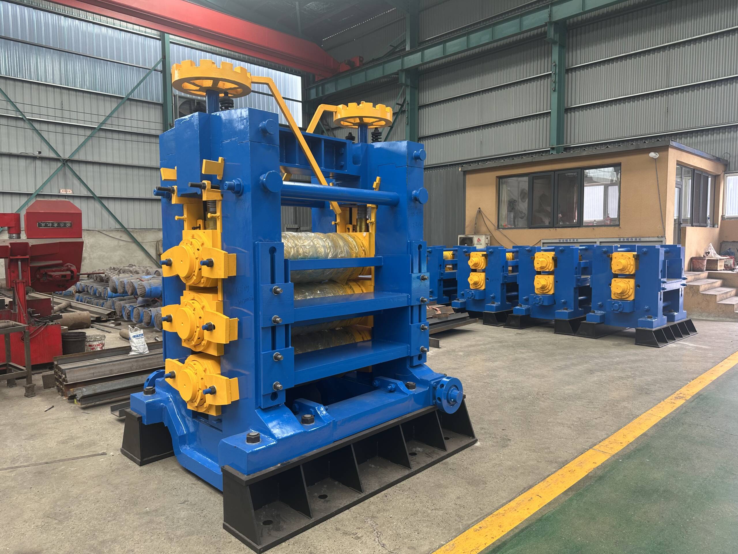 Three roll rolling mill
