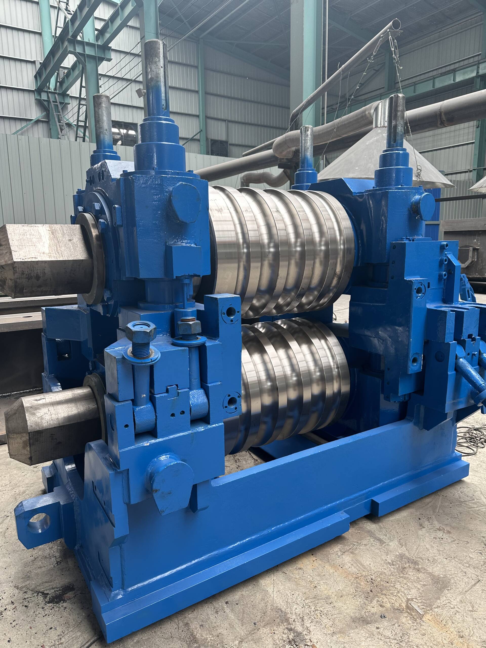 Short stress rolling mill
